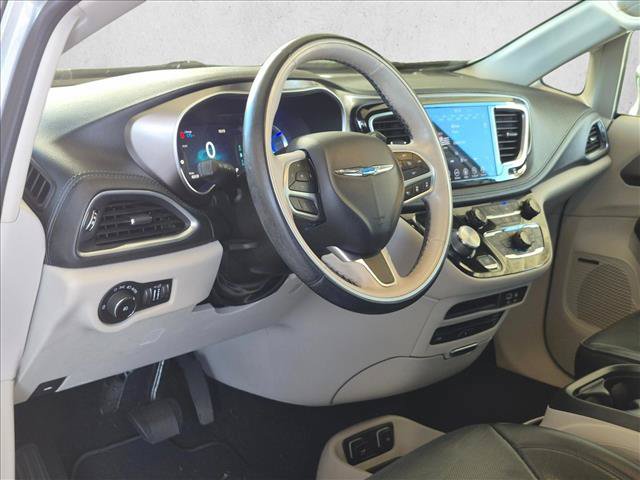 Used 2018 Chrysler Pacifica Limited w/ Advanced Safetytec Group FWD image 2