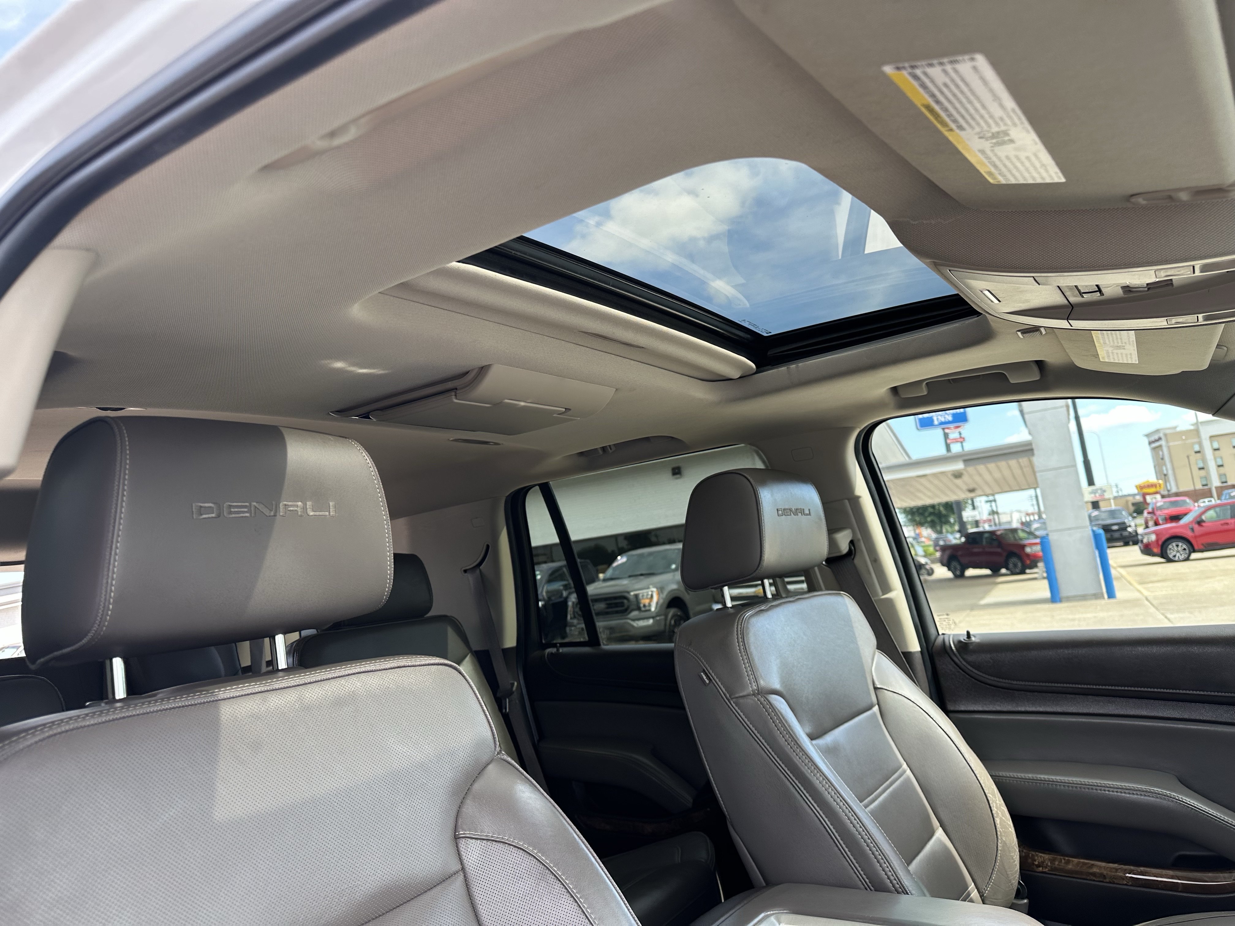 Used 2015 GMC Yukon Denali w/ Open Road Package AWD/4WD image 9