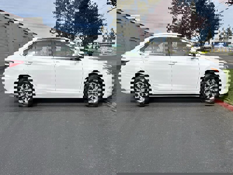 Used 2017 Toyota Camry LE image 14