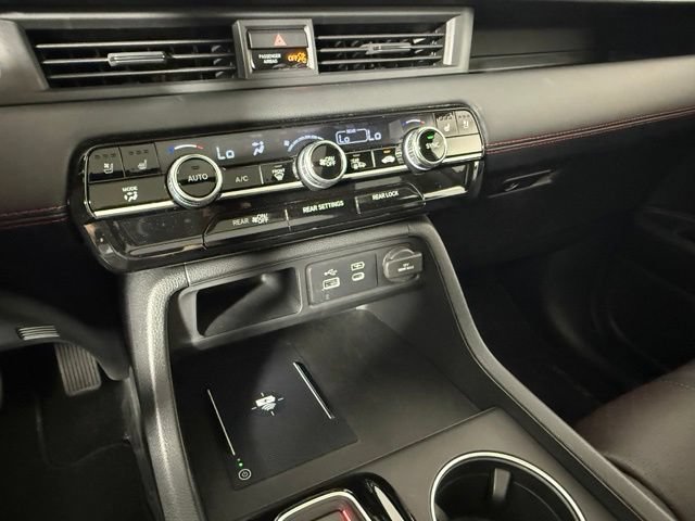 Used 2025 Honda Pilot Black Edition image 23