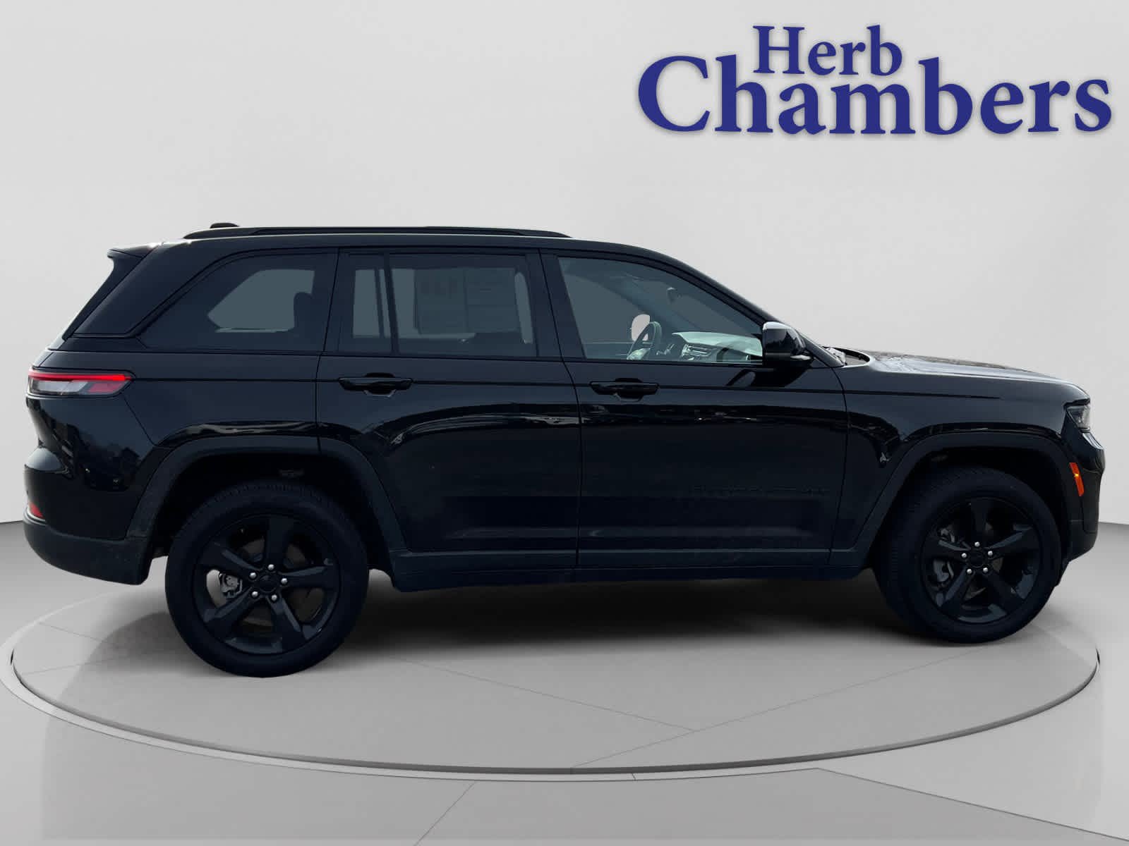Used 2023 Jeep Grand Cherokee Altitude AWD/4WD image 9