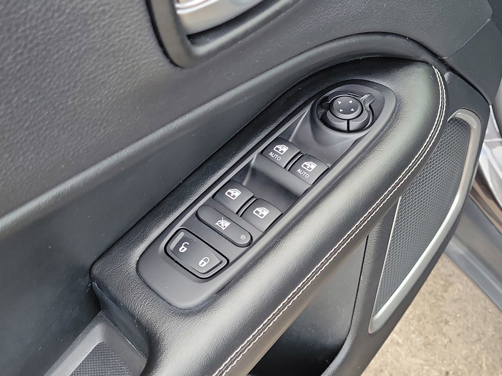 Used 2021 Jeep Compass Latitude FWD image 14