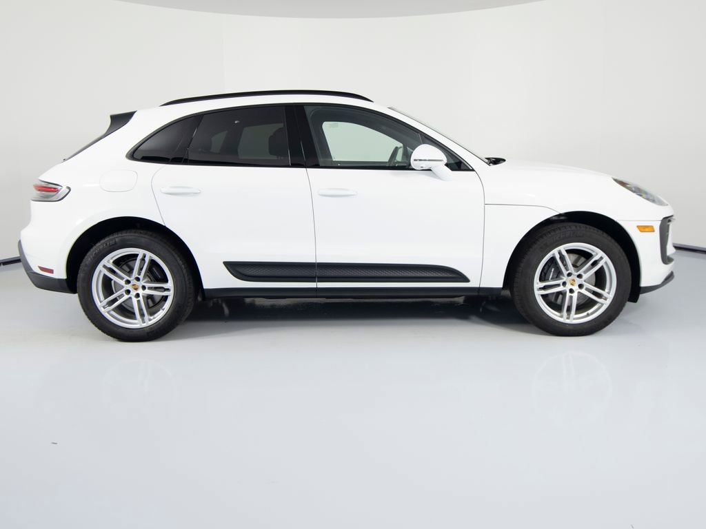 Certified 2025 Porsche Macan image 11