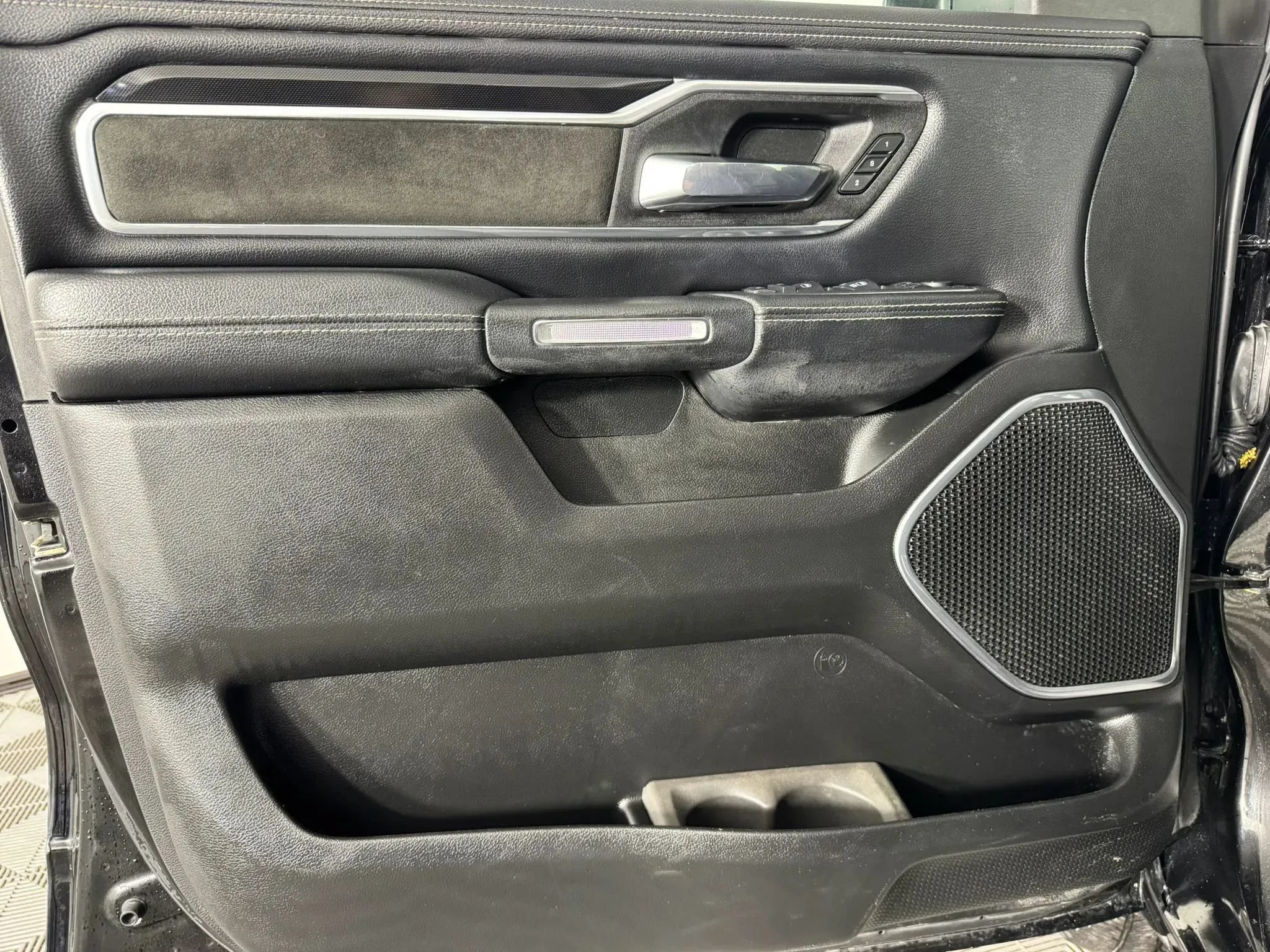 Used 2022 RAM 1500 Laramie w/ Sport Appearance Package AWD/4WD image 39