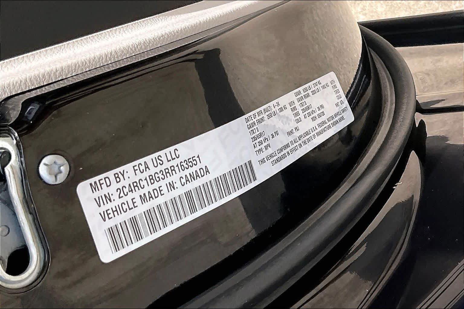 Certified 2024 Chrysler Pacifica Touring-L FWD image 34