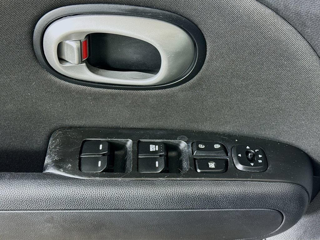 Used 2016 Kia Soul FWD image 19