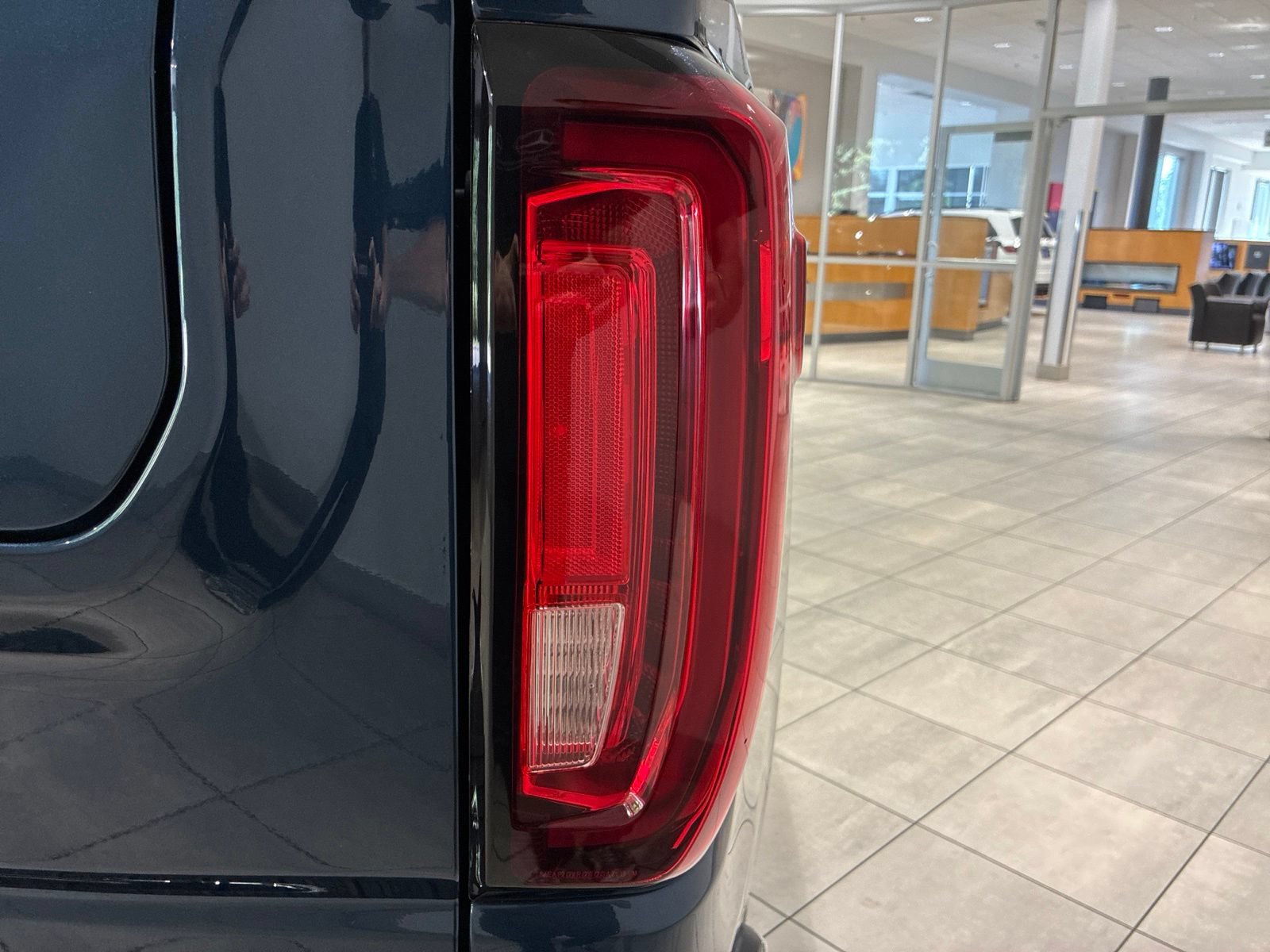 Used 2022 GMC Sierra 1500 SLT w/ SLT Premium Plus Package AWD/4WD image 6