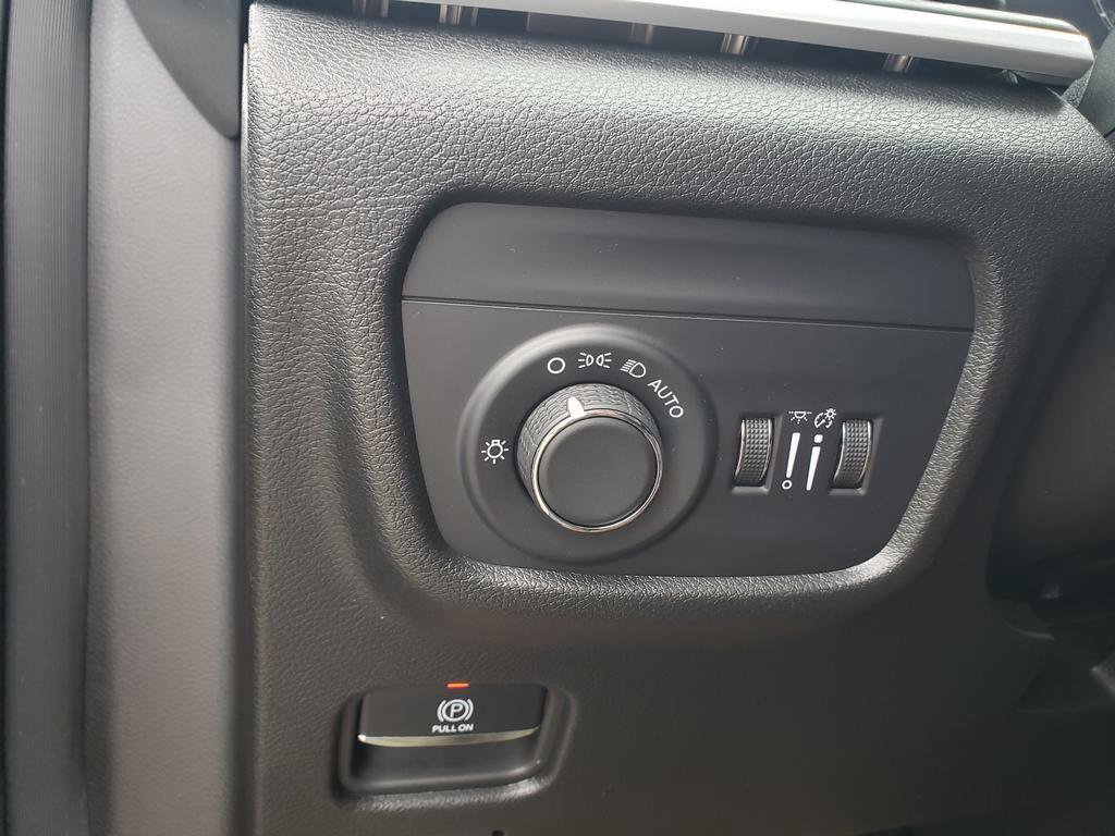 Used 2023 Jeep Grand Cherokee L Laredo image 33