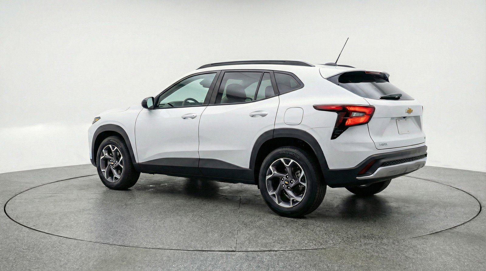 Used 2025 Chevrolet Trax LT FWD image 6