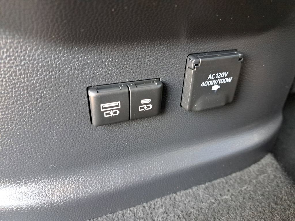 Used 2023 Toyota Tundra Limited image 9