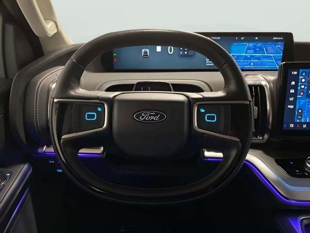 Used 2025 Ford Expedition Platinum AWD/4WD image 13