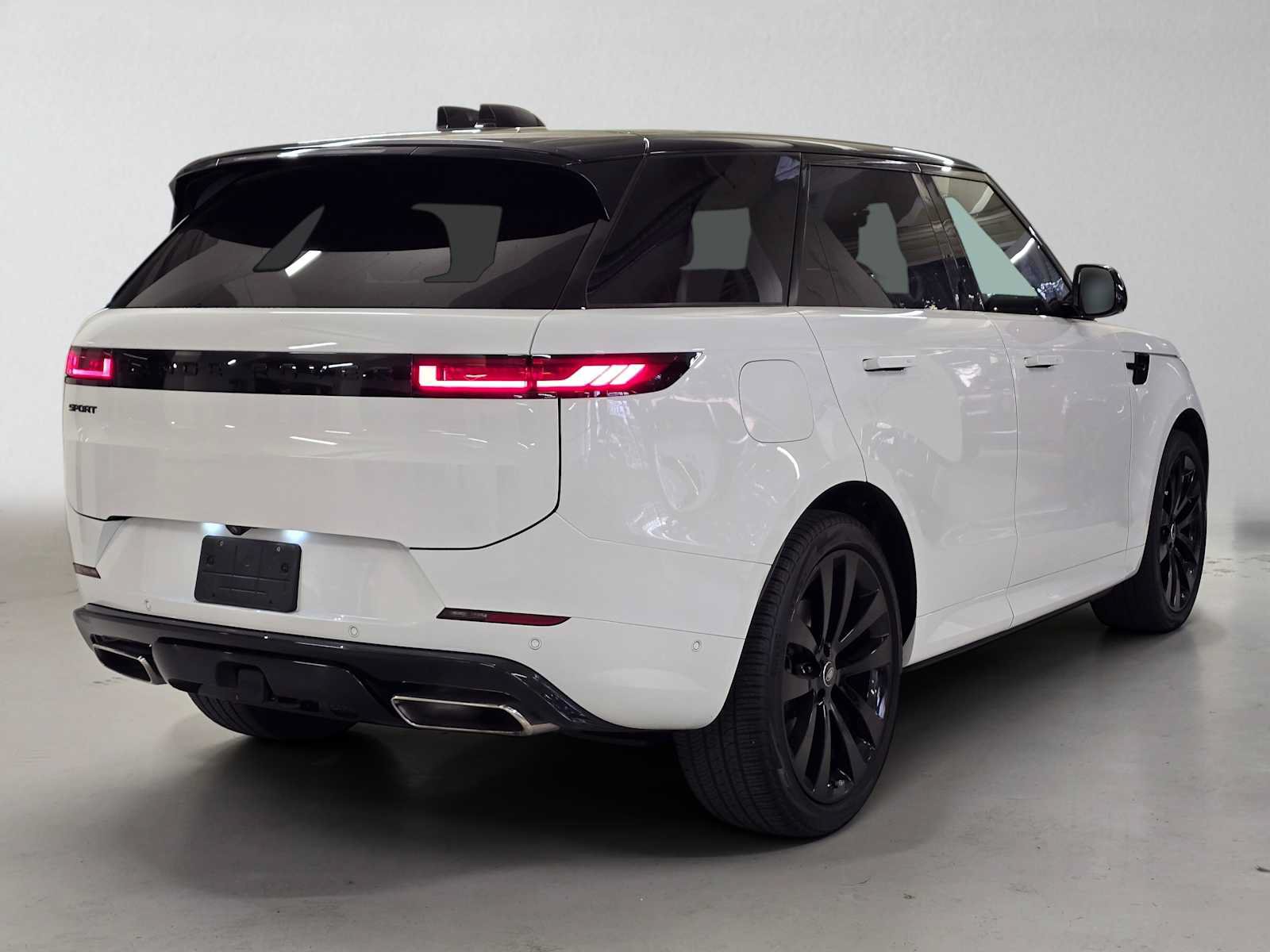 Used 2024 Land Rover Range Rover Sport Dynamic SE AWD/4WD image 5