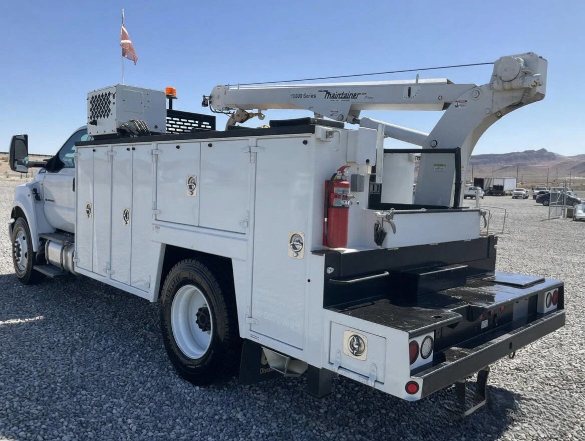 Used 2017 Ford F750 2WD Regular Cab Super Duty image 4