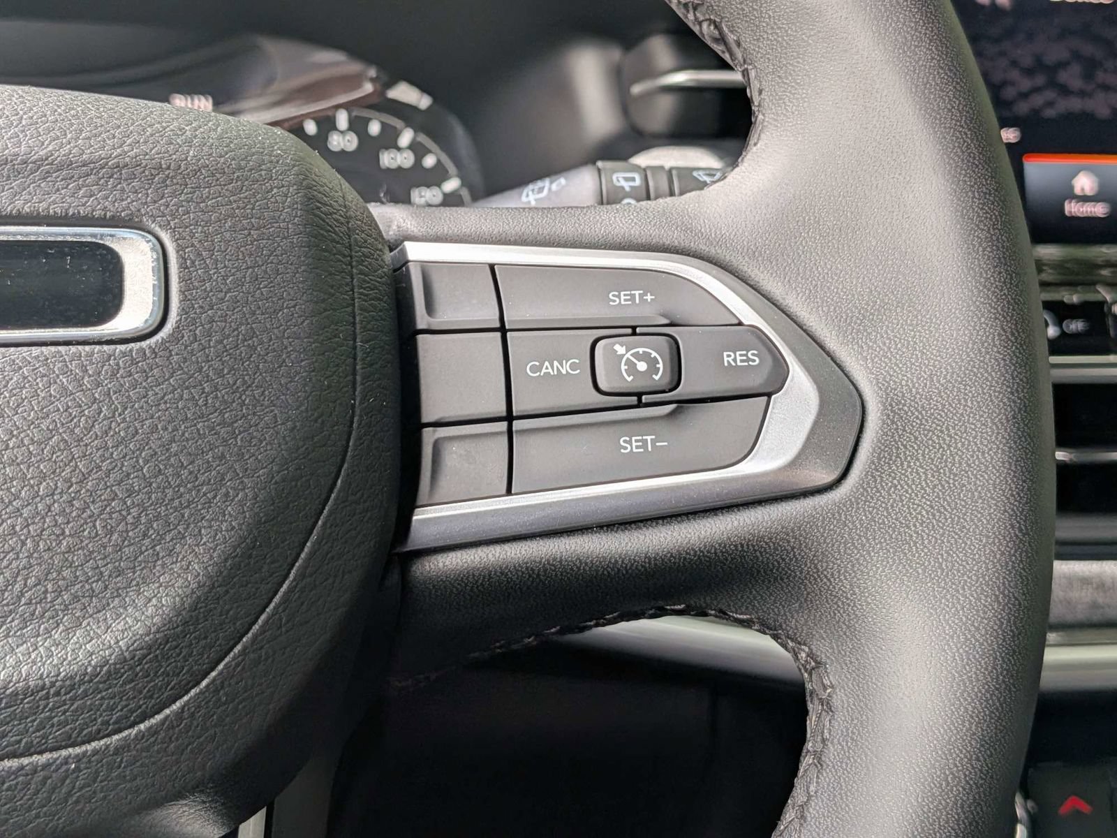 Used 2024 Jeep Compass Latitude AWD/4WD image 24