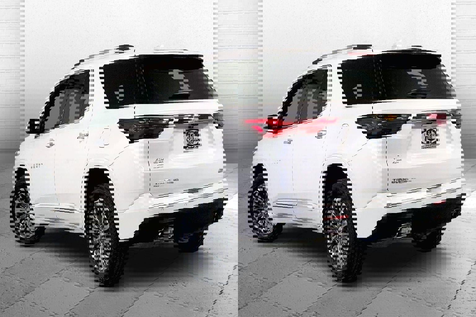 Used 2023 Chevrolet Traverse Premier image 11