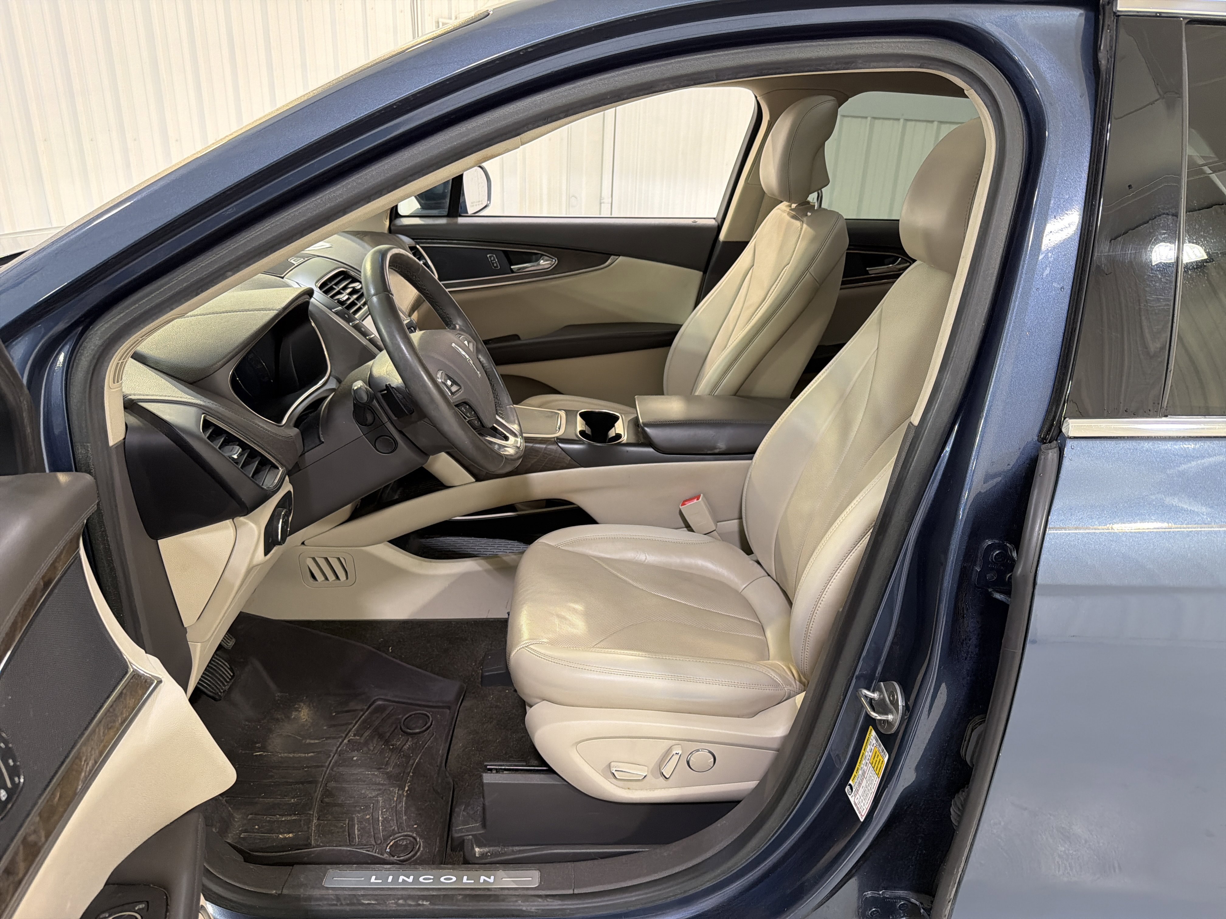 Used 2018 Lincoln MKX Reserve w/ Lincoln MKX Climate Package image 11