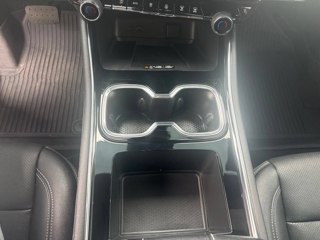 Used 2026 Chevrolet Traverse LT w/ LPO, Floor Liner Package FWD image 28
