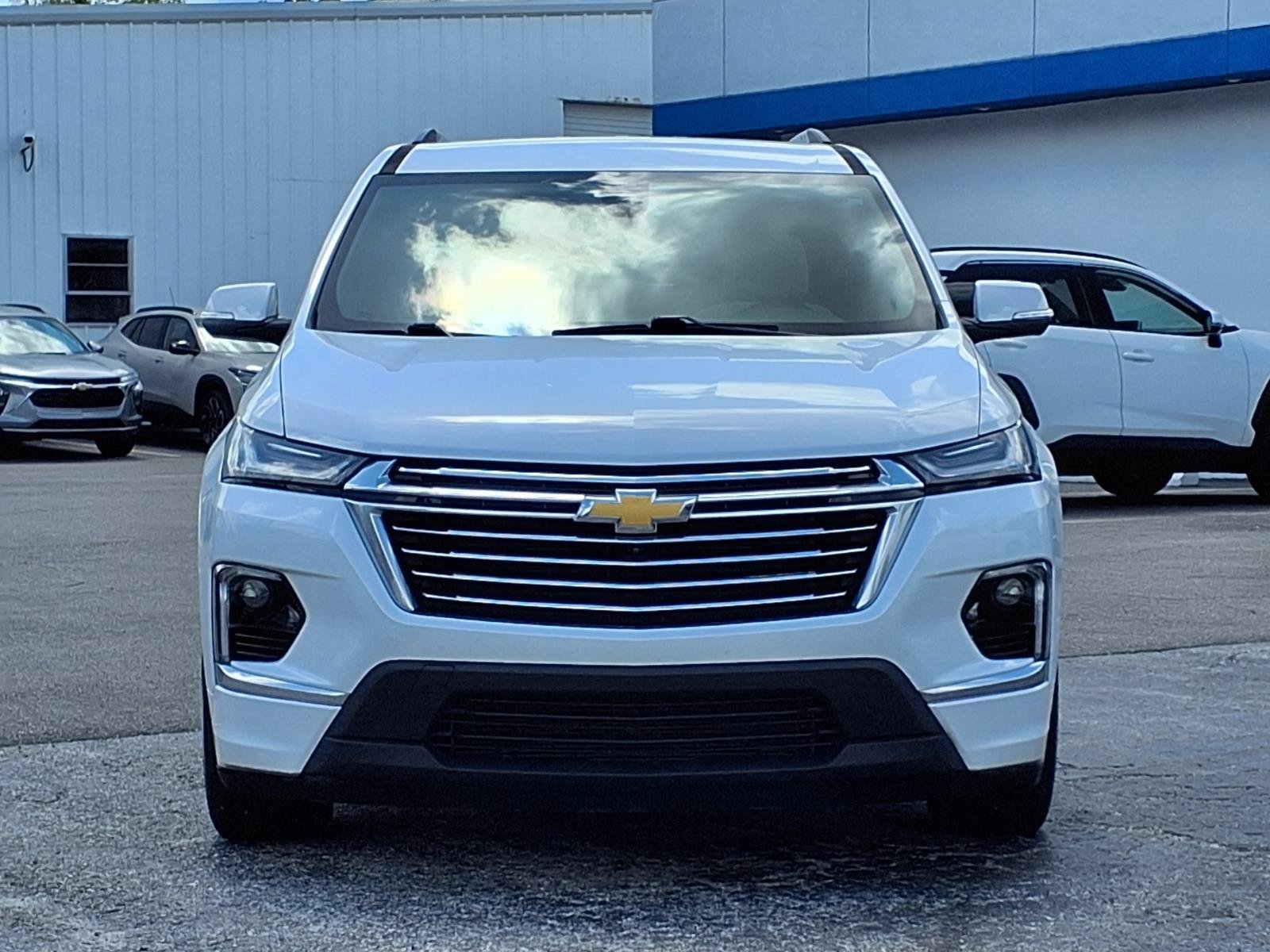 Certified 2023 Chevrolet Traverse Premier FWD image 2