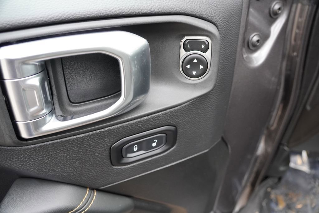 Certified 2025 Jeep Wrangler Unlimited Sahara w/ Safety Group image 23