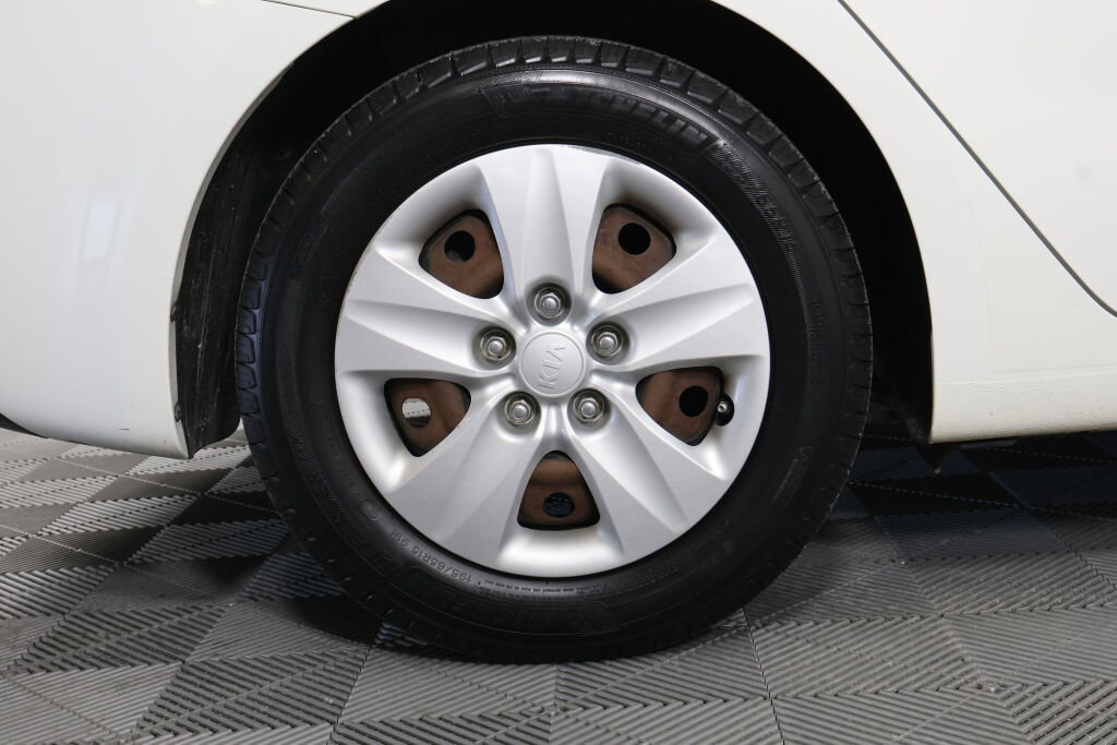 Used 2016 Kia Forte LX image 7