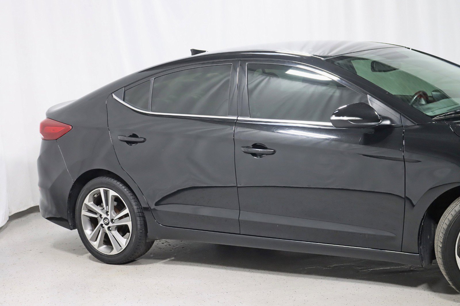 Used 2018 Hyundai Elantra Limited w/ Cargo Package FWD image 3