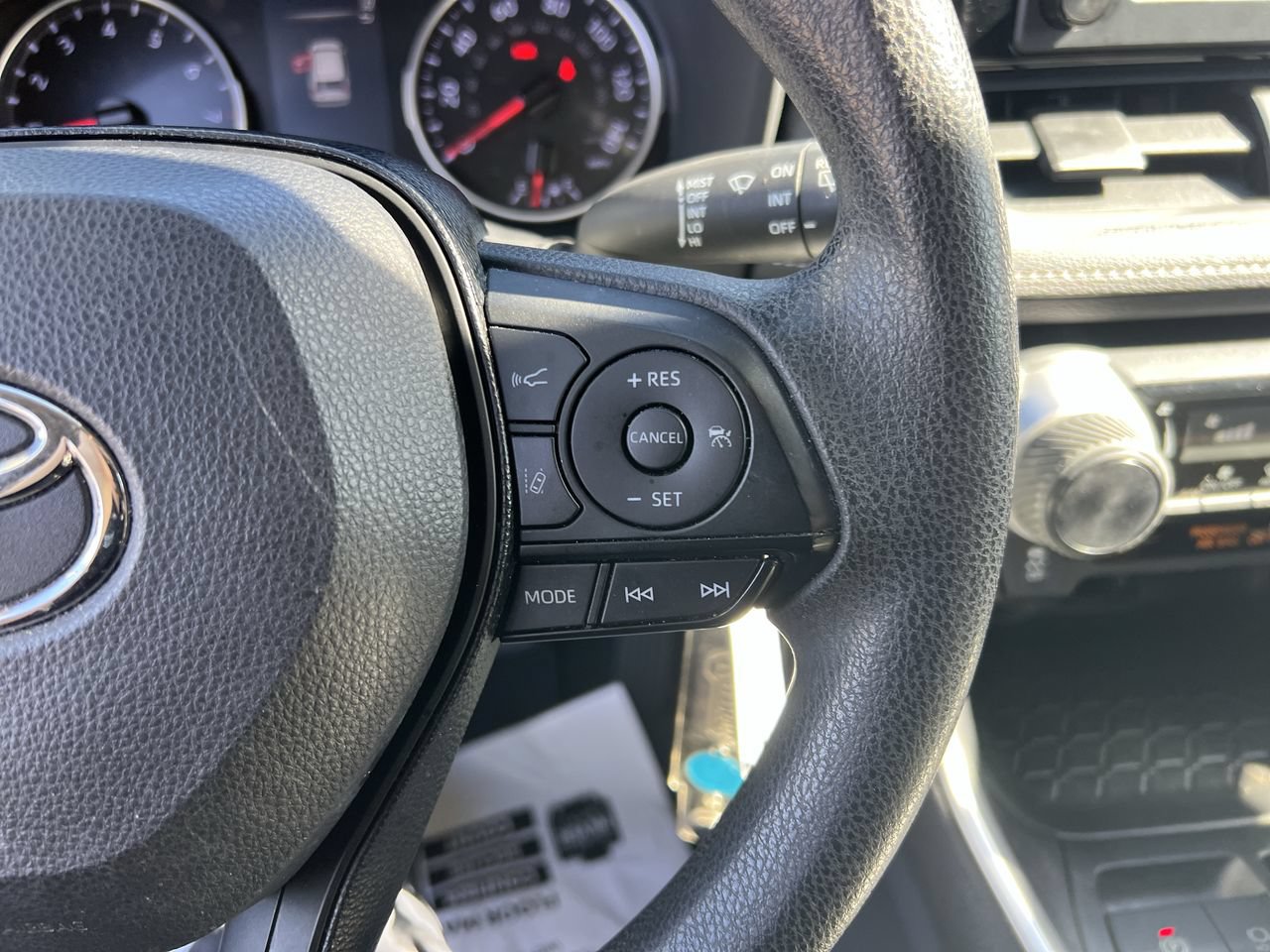 Used 2019 Toyota RAV4 LE FWD image 20