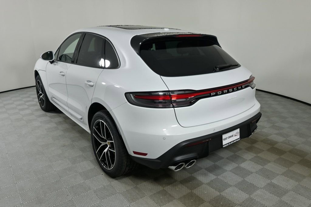Certified 2025 Porsche Macan image 3
