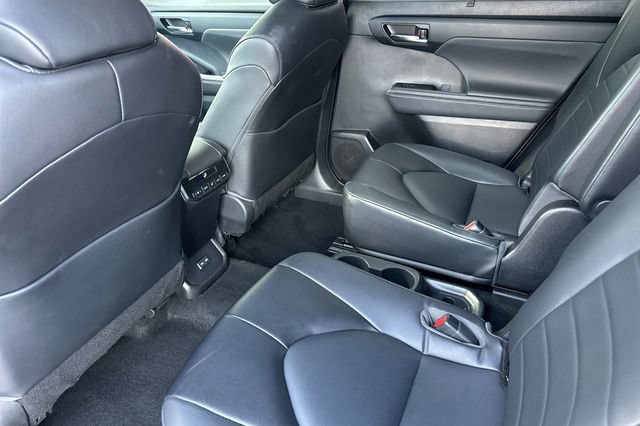 Certified 2022 Toyota Highlander XLE AWD/4WD image 16