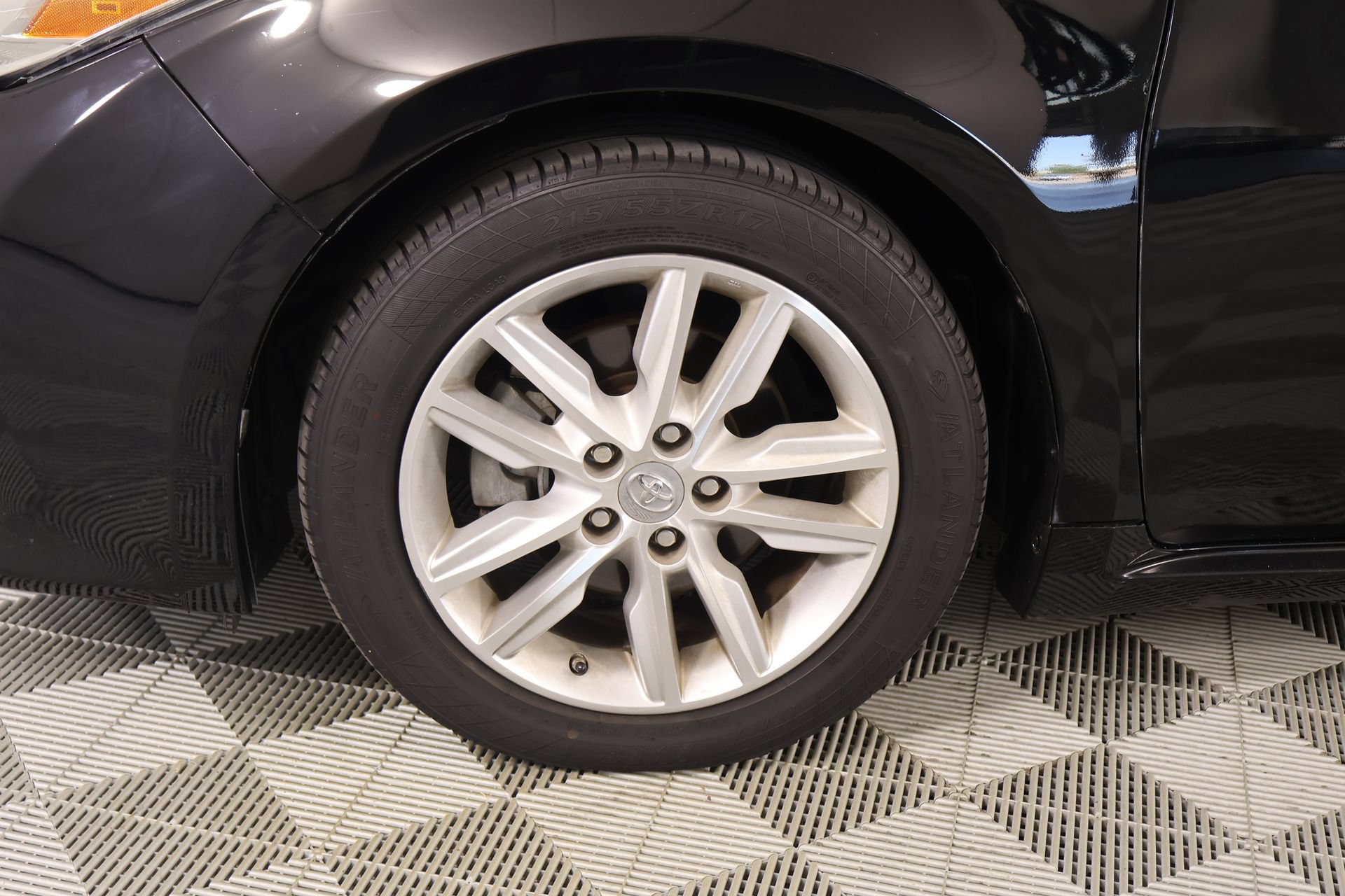 Used 2015 Toyota Avalon XLE FWD image 17