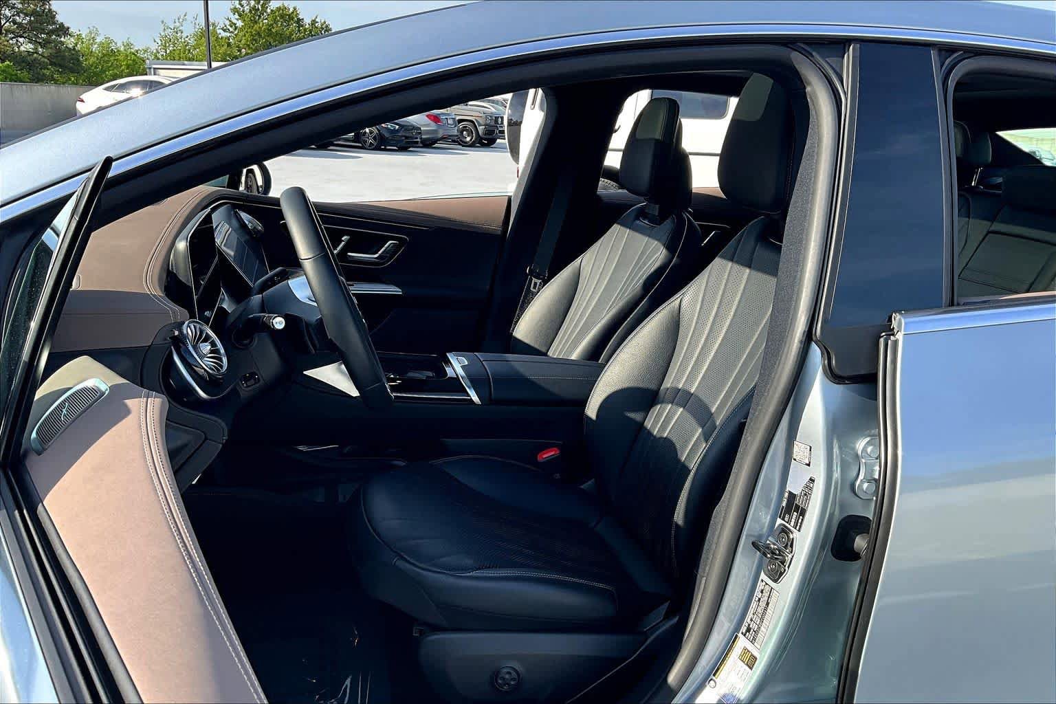 Used 2023 Mercedes-Benz EQE 500 4MATIC Sedan w/ Exclusive Trim Package image 7