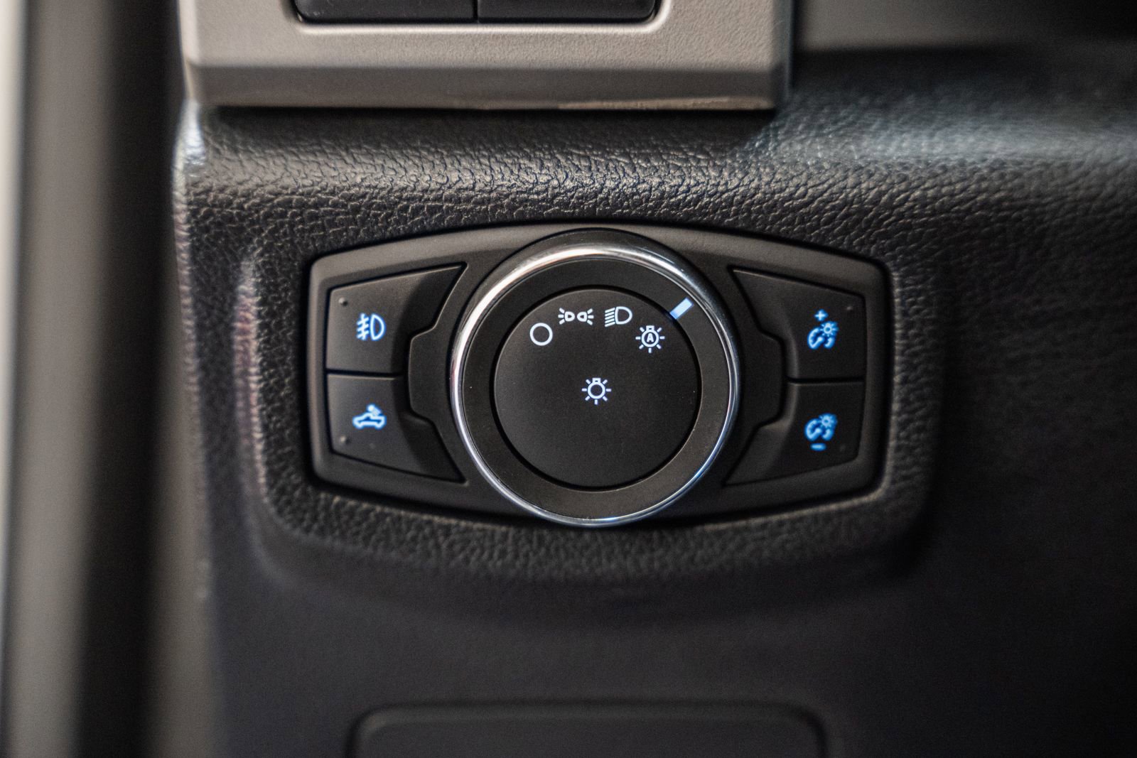 Used 2015 Ford F150 Lariat w/ Equipment Group 501A Mid image 48