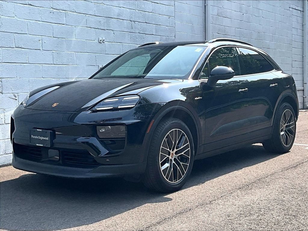 Certified 2025 Porsche Macan 4 Electric AWD/4WD image 1