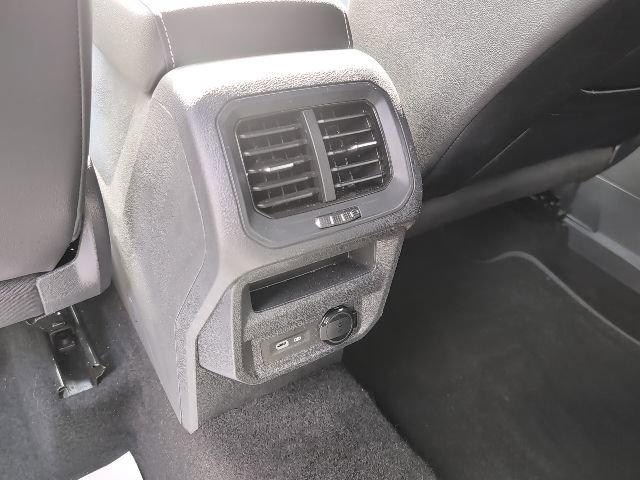 Used 2023 Volkswagen Tiguan SE R-Line image 27