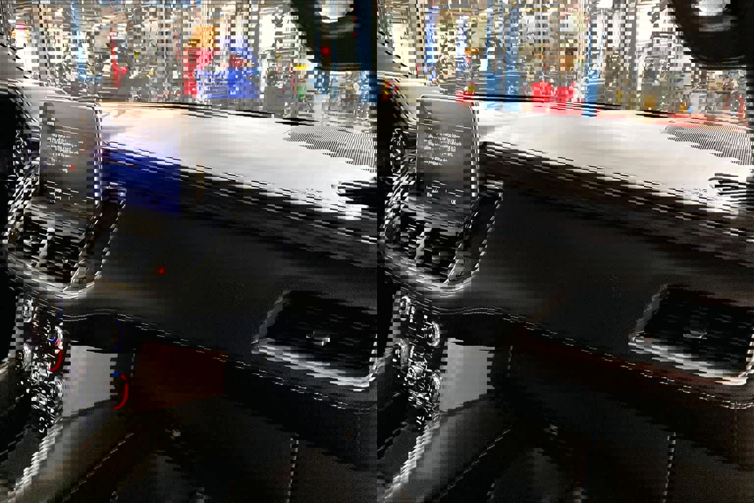 Used 2021 GMC Yukon SLT w/ SLT Premium Package AWD/4WD image 18