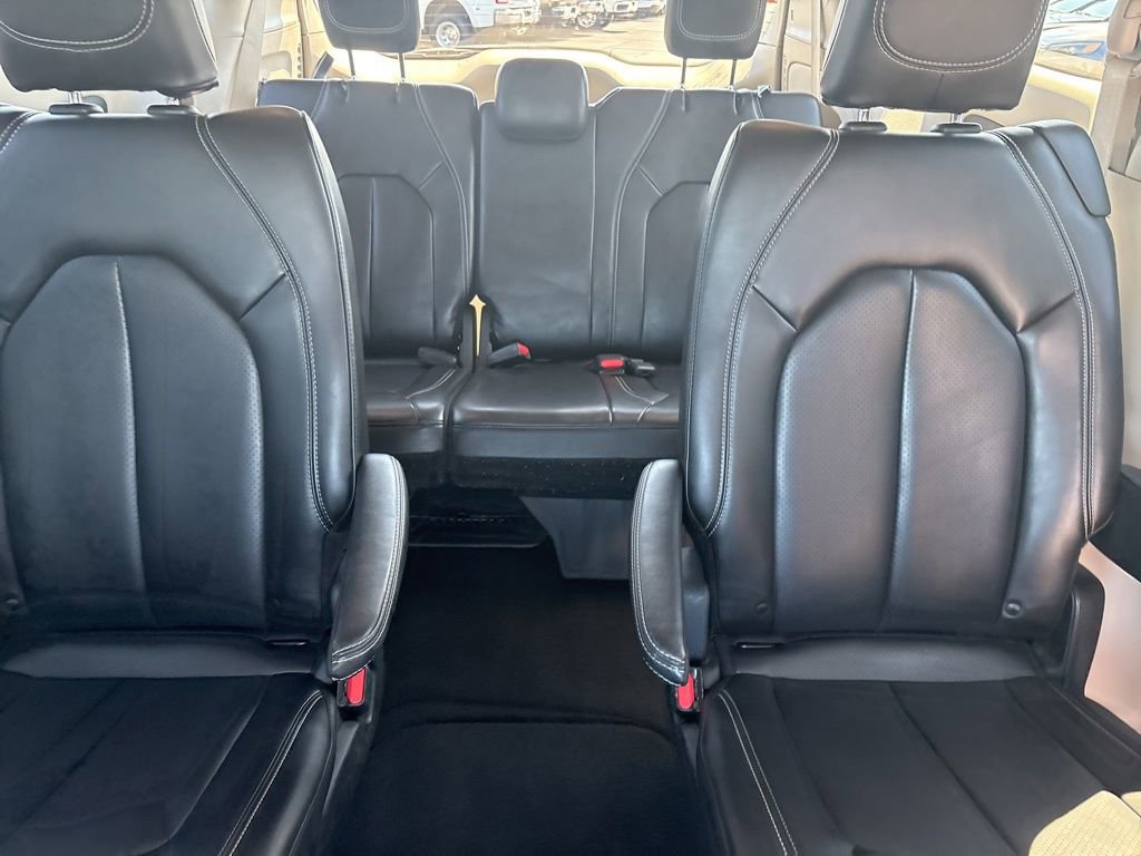 Used 2023 Chrysler Pacifica Touring-L FWD image 27