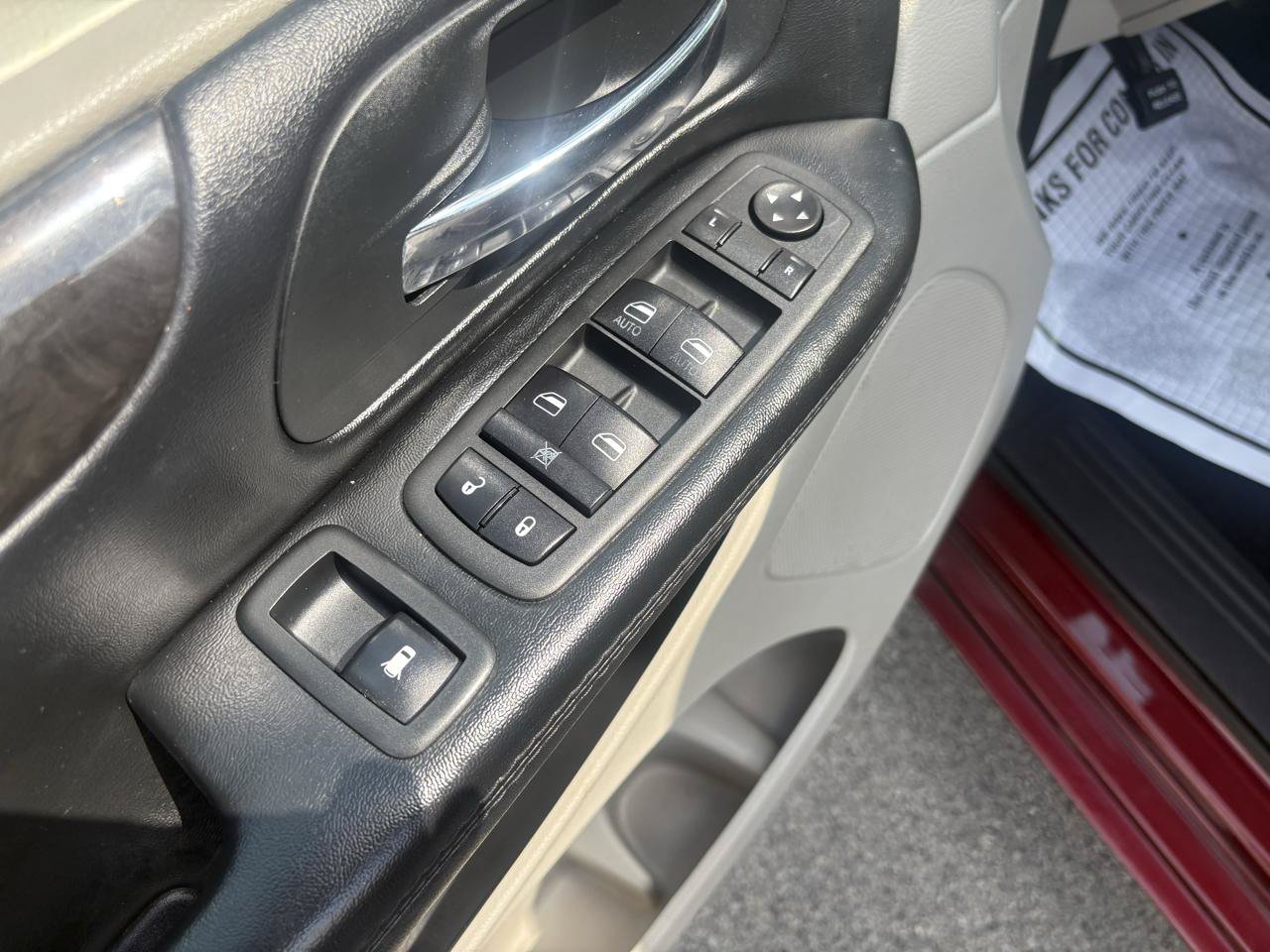 Used 2020 Dodge Grand Caravan SE FWD image 11