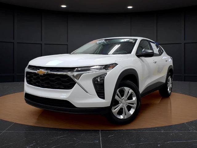 Used 2026 Chevrolet Trax LS FWD image 3