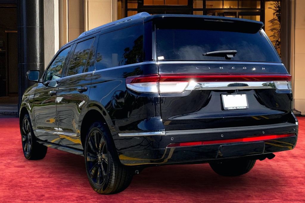 Used 2023 Lincoln Navigator Reserve image 4
