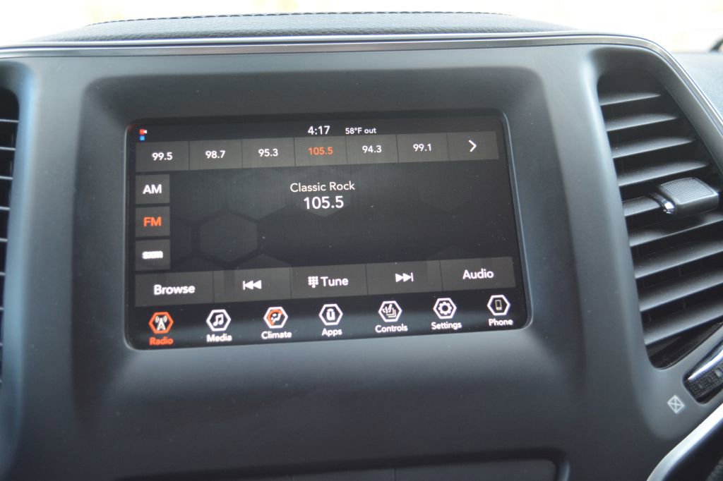 Used 2020 Jeep Cherokee Latitude Plus w/ Cold Weather Group image 19