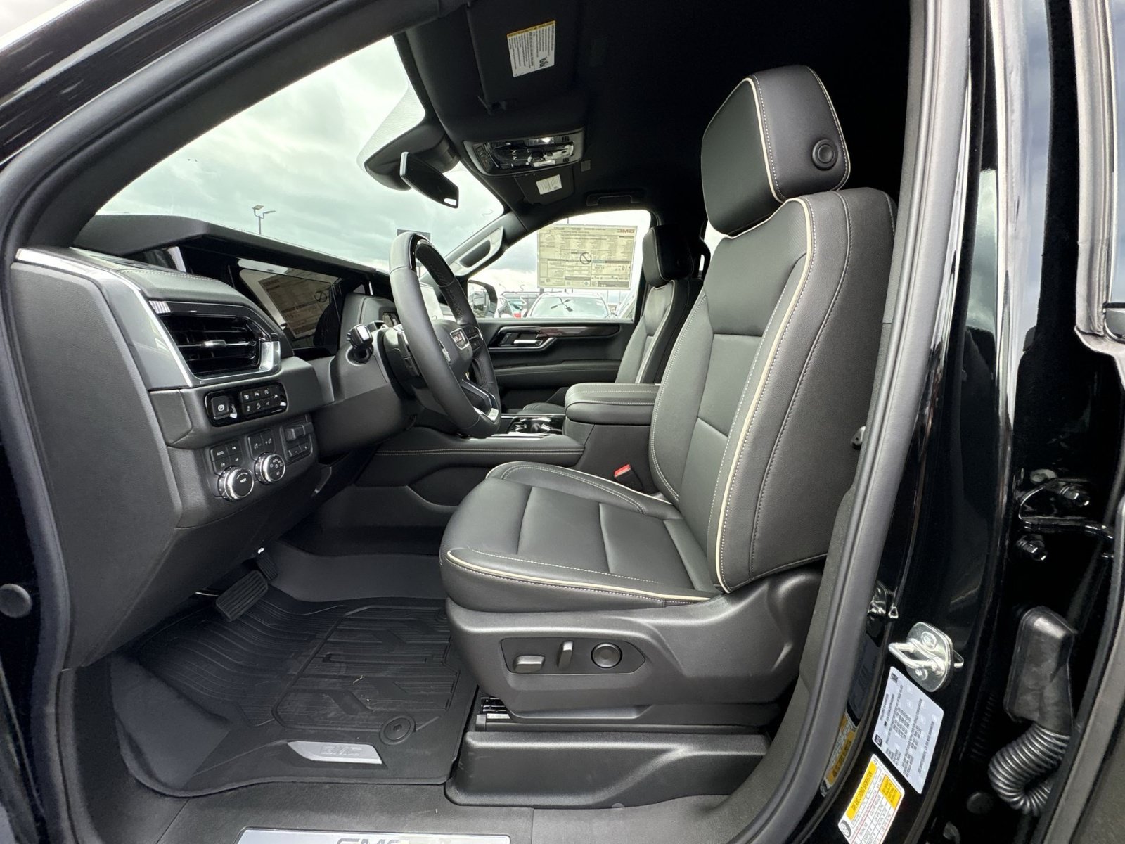 New 2026 GMC Yukon XL Elevation AWD/4WD image 13