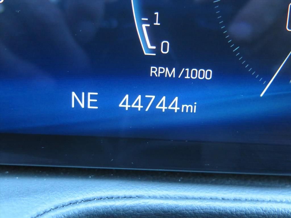 Used 2024 Cadillac XT4 Premium Luxury image 12