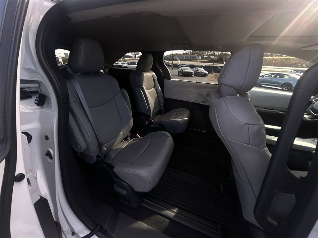 New 2025 Toyota Sienna XLE w/ XLE Plus Package image 6