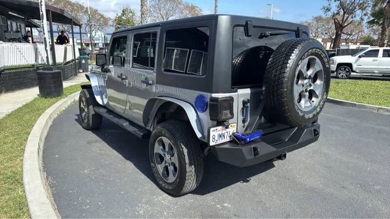 Used 2018 Jeep Wrangler Unlimited Sahara w/ Connectivity Group image 4