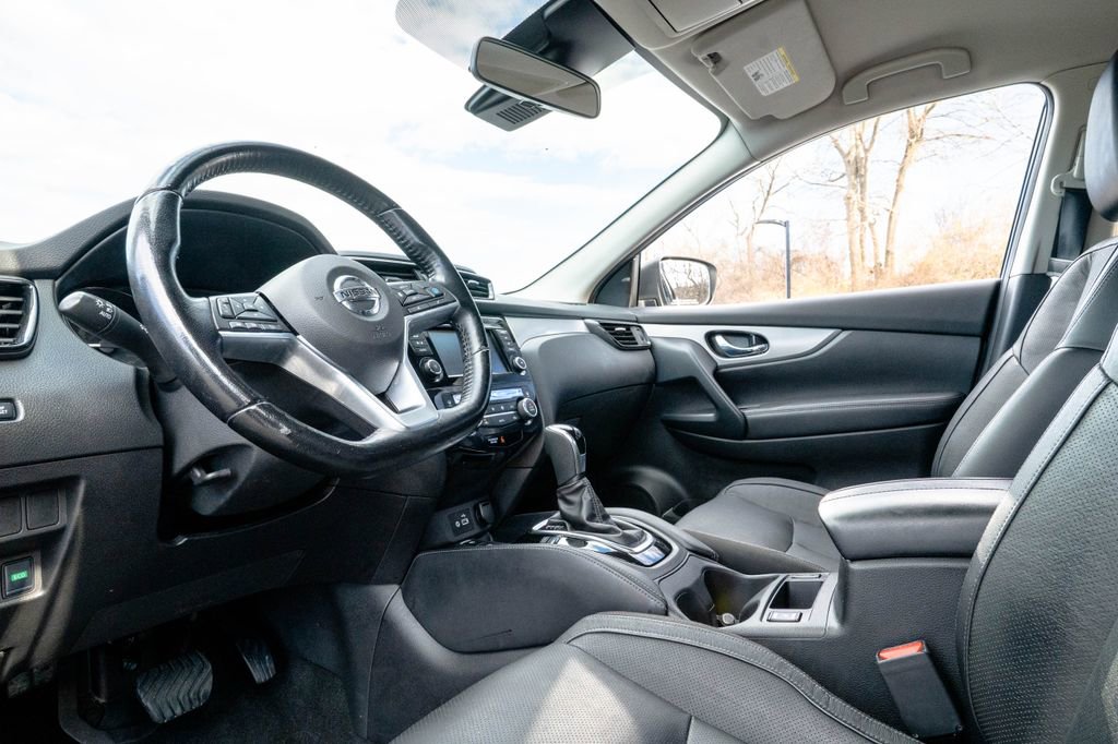 Used 2020 Nissan Rogue Sport SL image 4