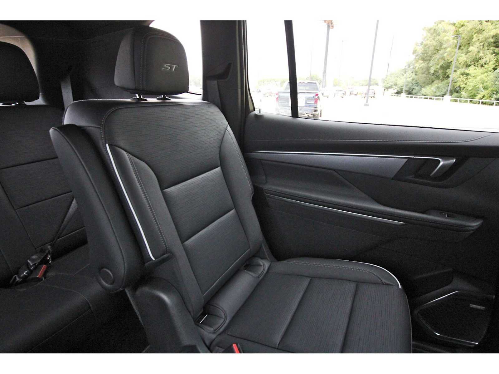Used 2026 Buick Enclave Sport Touring w/ Power Package FWD image 10