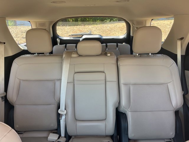 Used 2021 Ford Explorer Limited w/ Equipment Group 301A AWD/4WD image 38