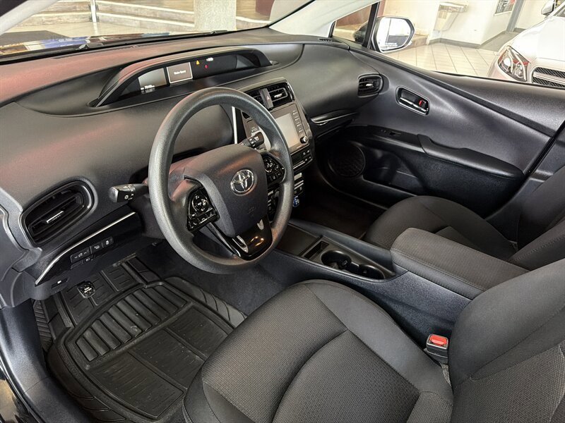 Used 2022 Toyota Prius LE image 12