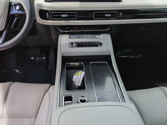 Used 2025 Lincoln Aviator Reserve w/ Equipment Group 201A AWD/4WD image 23