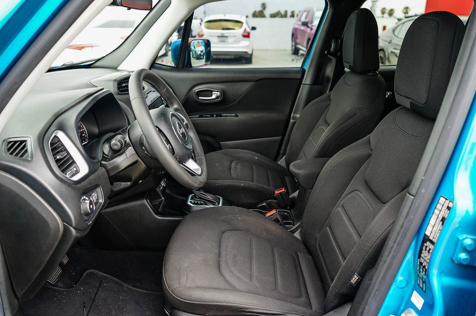 Used 2021 Jeep Renegade Latitude FWD image 17