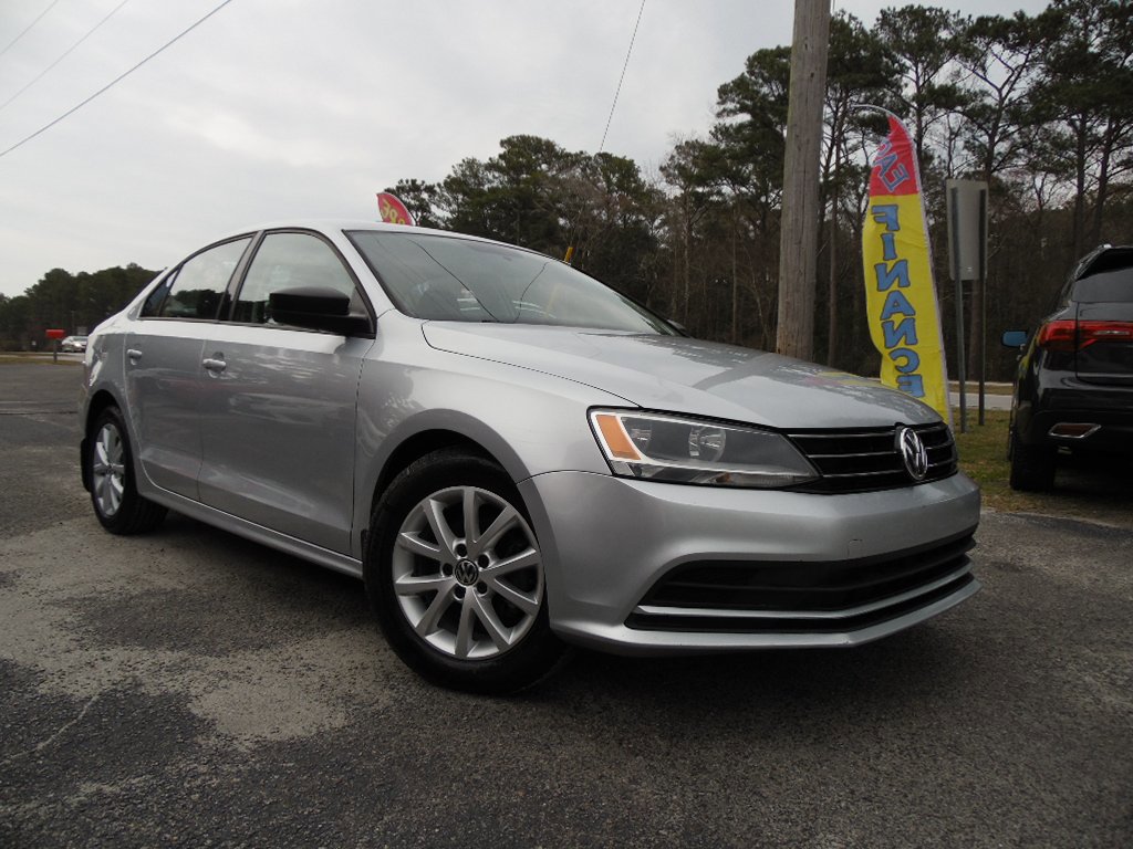 Used 2015 Volkswagen Jetta SE image 2